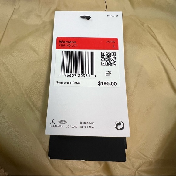 Nike Jordan Women's Oversized Puffer Jacket Size L - Picture 6 of 10